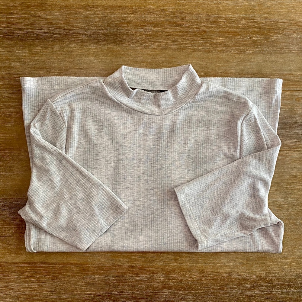 Banana Republic light gray top size Large
